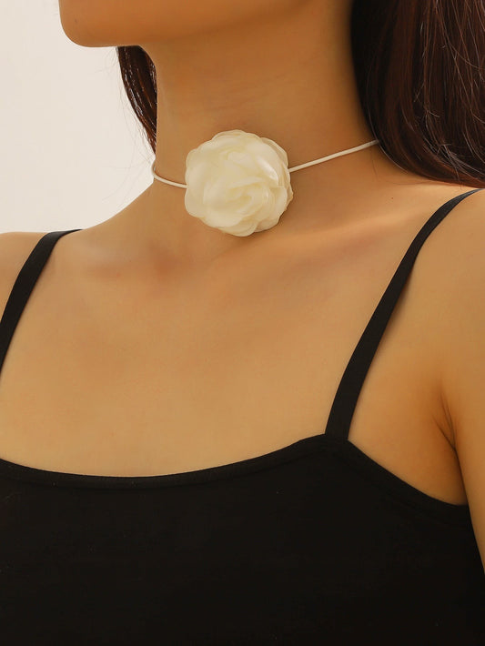 Flowe decor choker