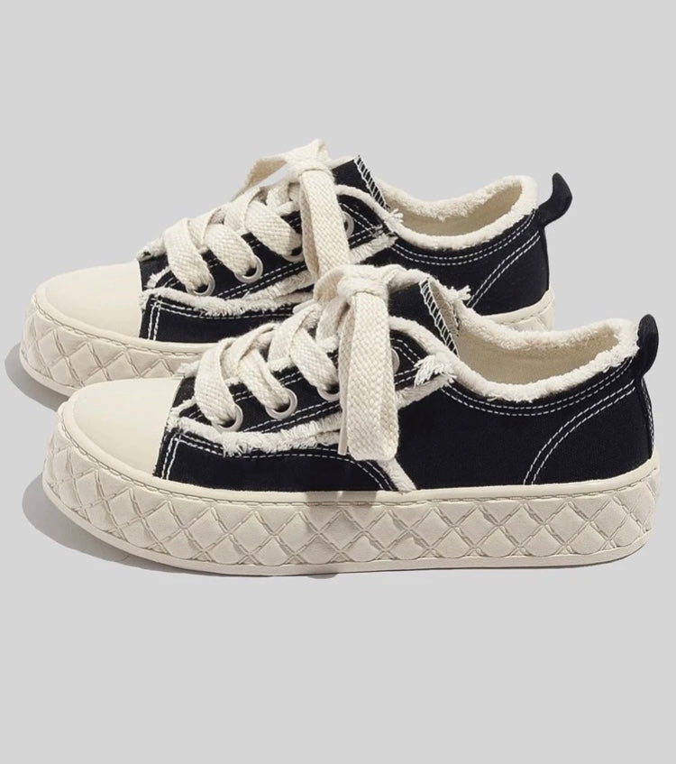 Casual black breathable fashion sneakers